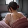 中年男性编辑坐在书桌前审阅麻将胡了模拟器测评稿件，表情专注认真